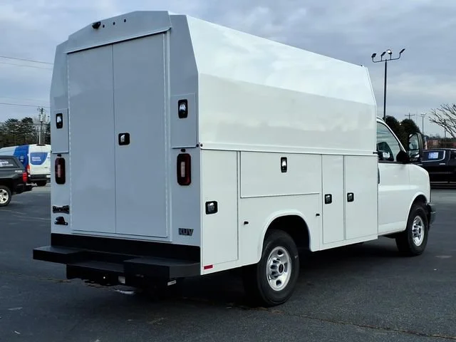 New 2025 Summit White GMC 1WT image 25