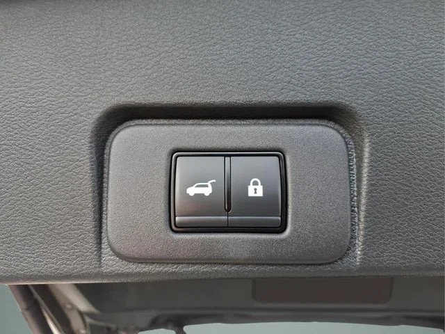 Used 2025 Gold Nissan Platinum image 35