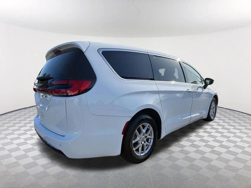 Used 2024 White Chrysler Touring L image 5