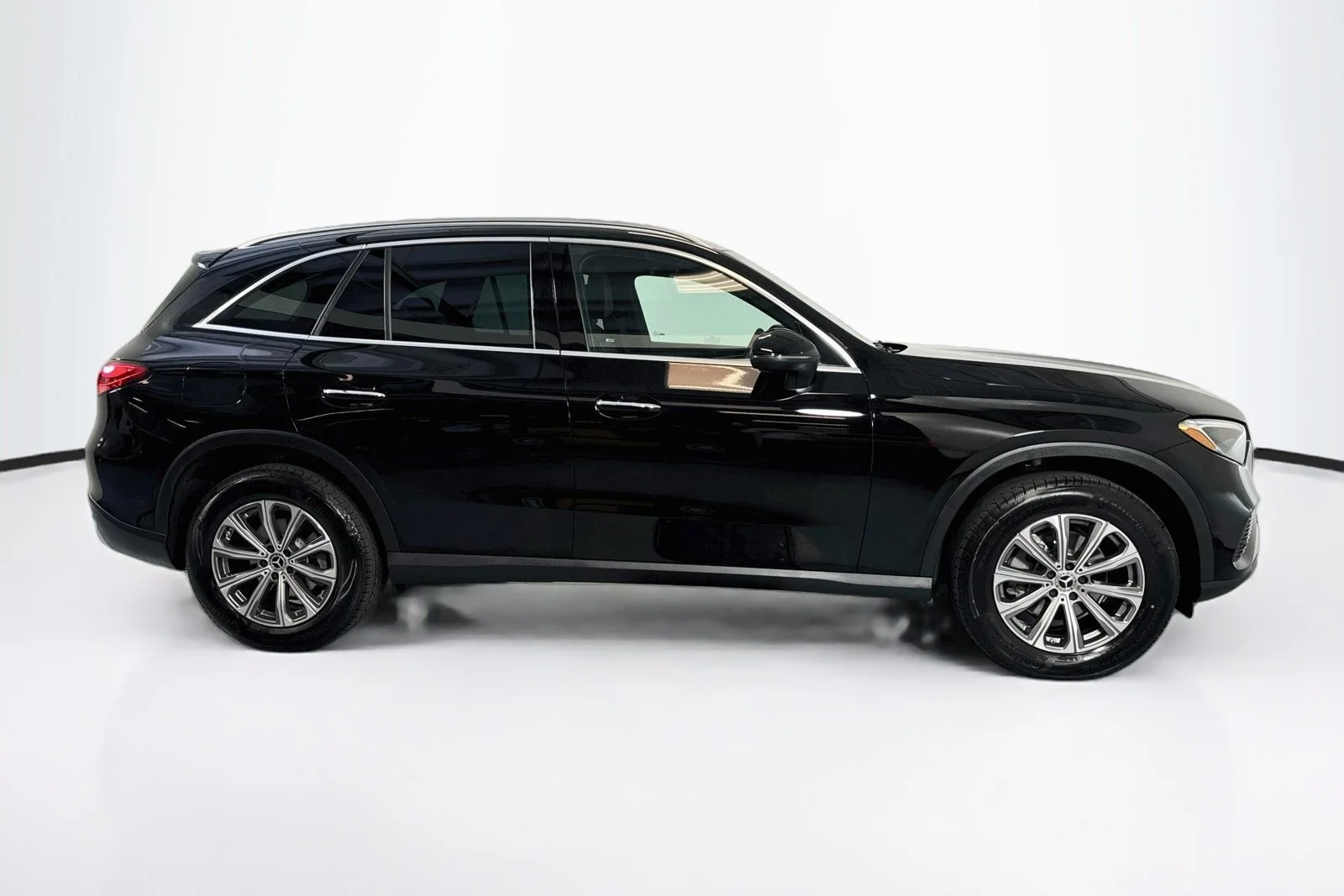 Used 2026 Black Mercedes-Benz GLC 300 image 4