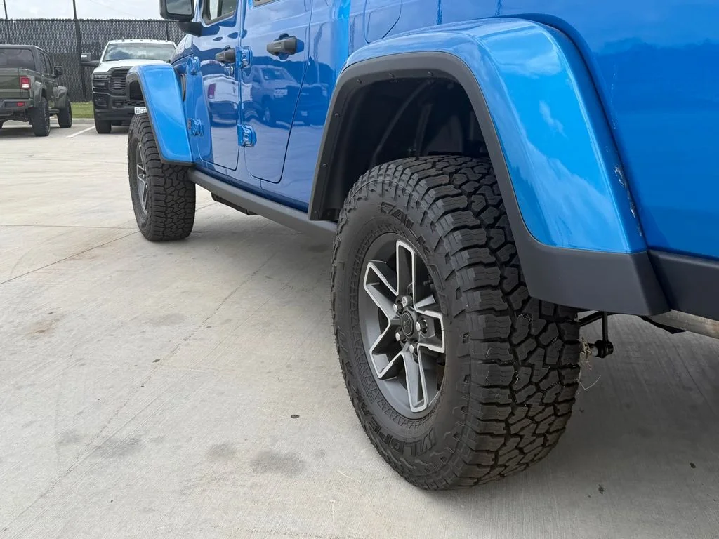 New 2026 Hydro Blue Pearl-Coat Exterior Paint Jeep Mojave image 9