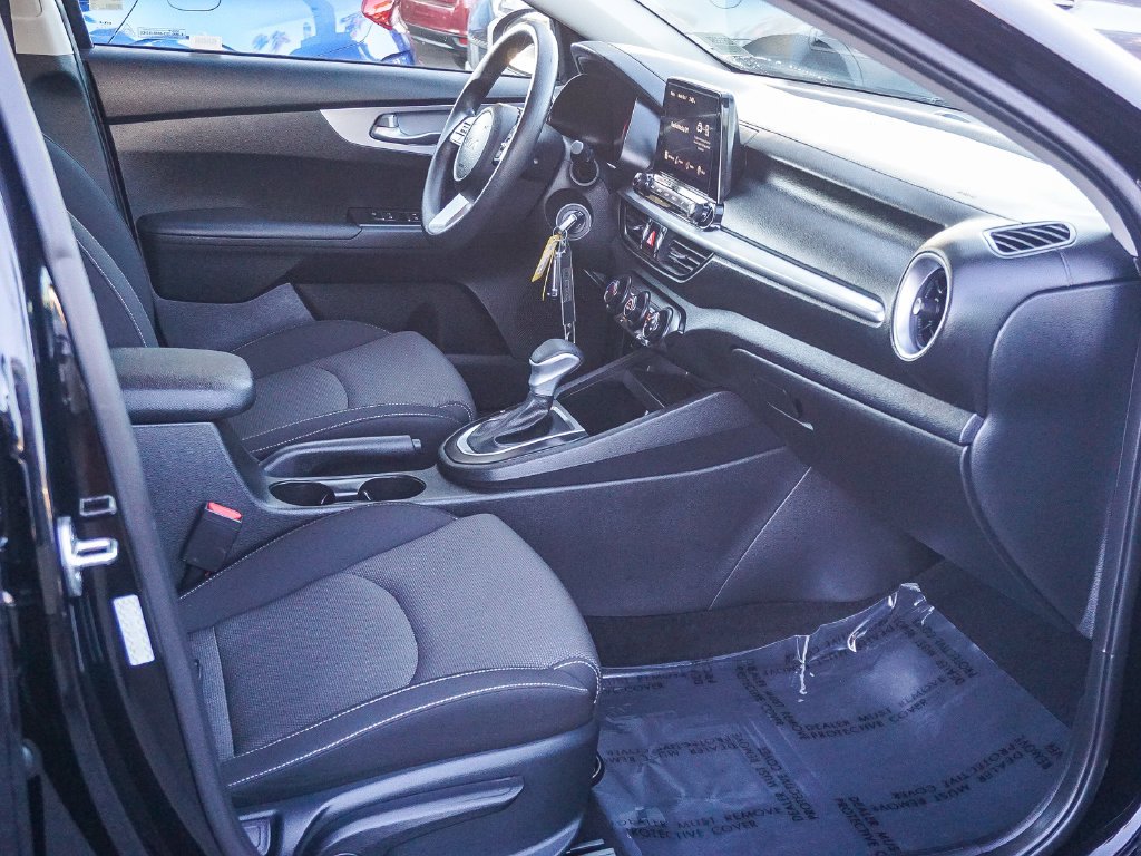 Used 2024 Black Kia LXS image 13