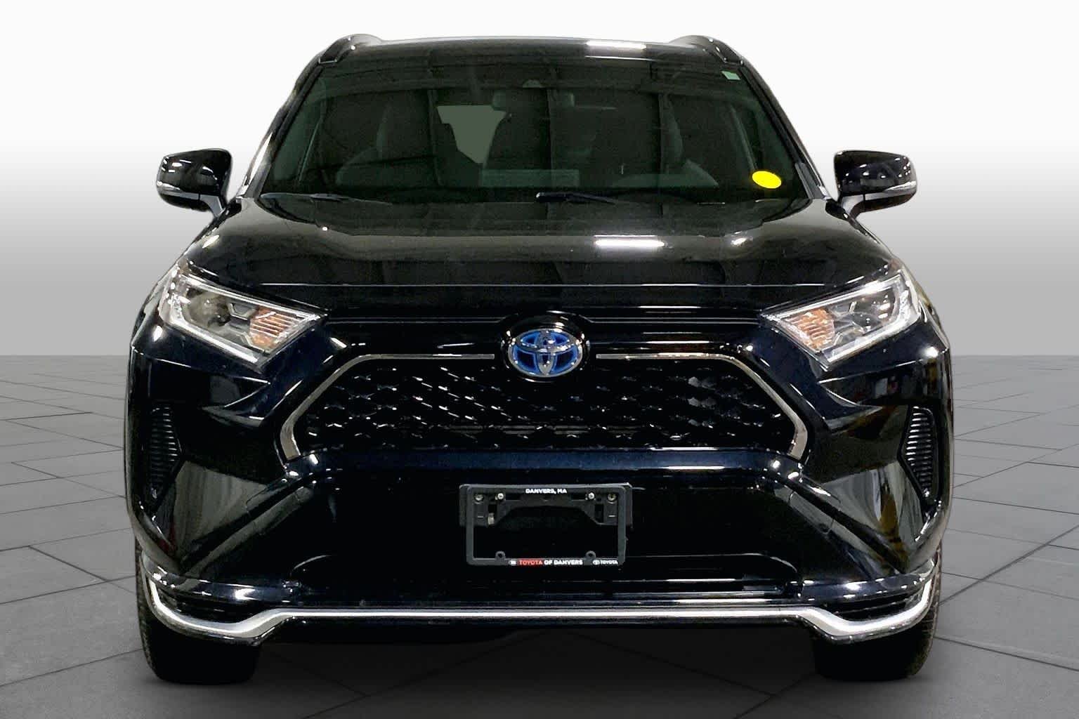 Used 2021 Midnight Black Metallic Toyota SE image 4