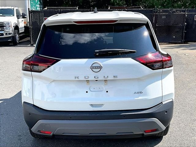 Used 2023 White Nissan S image 5