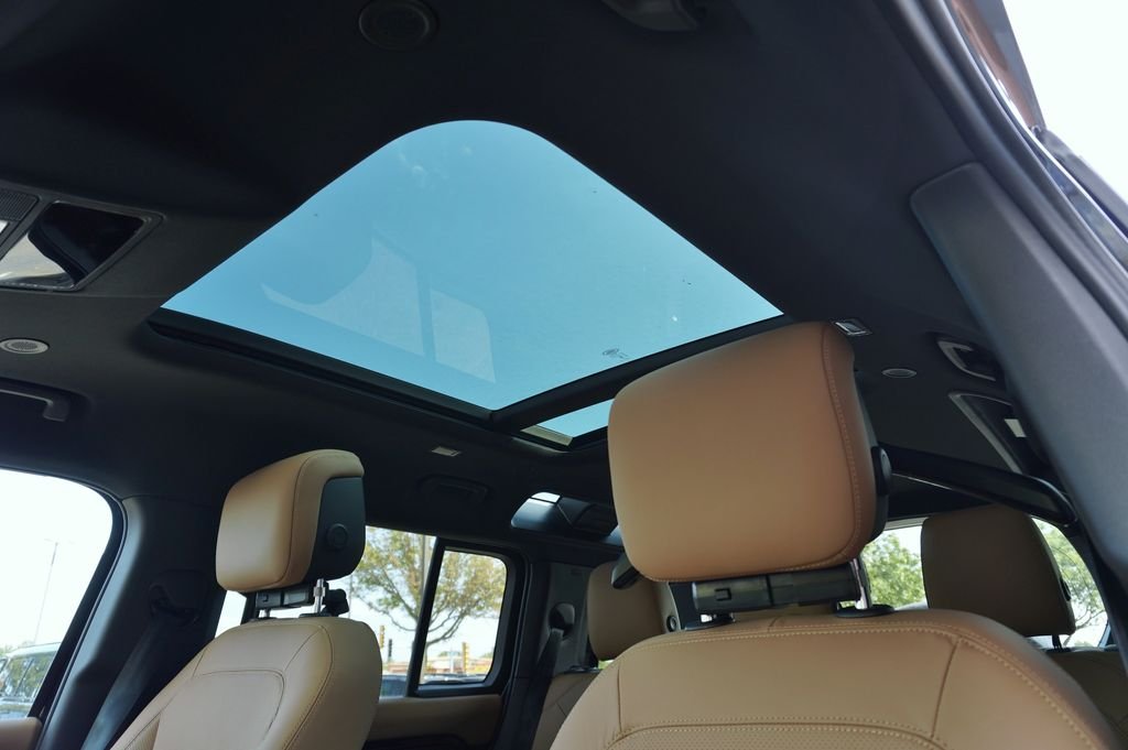 New 2026 Santorini Black Land Rover S image 13