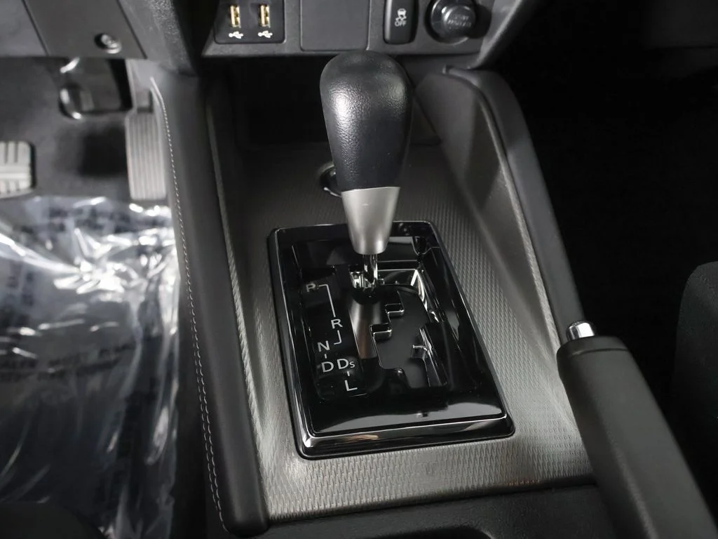 New 2026 Blue Mitsubishi 2.0 ES image 40