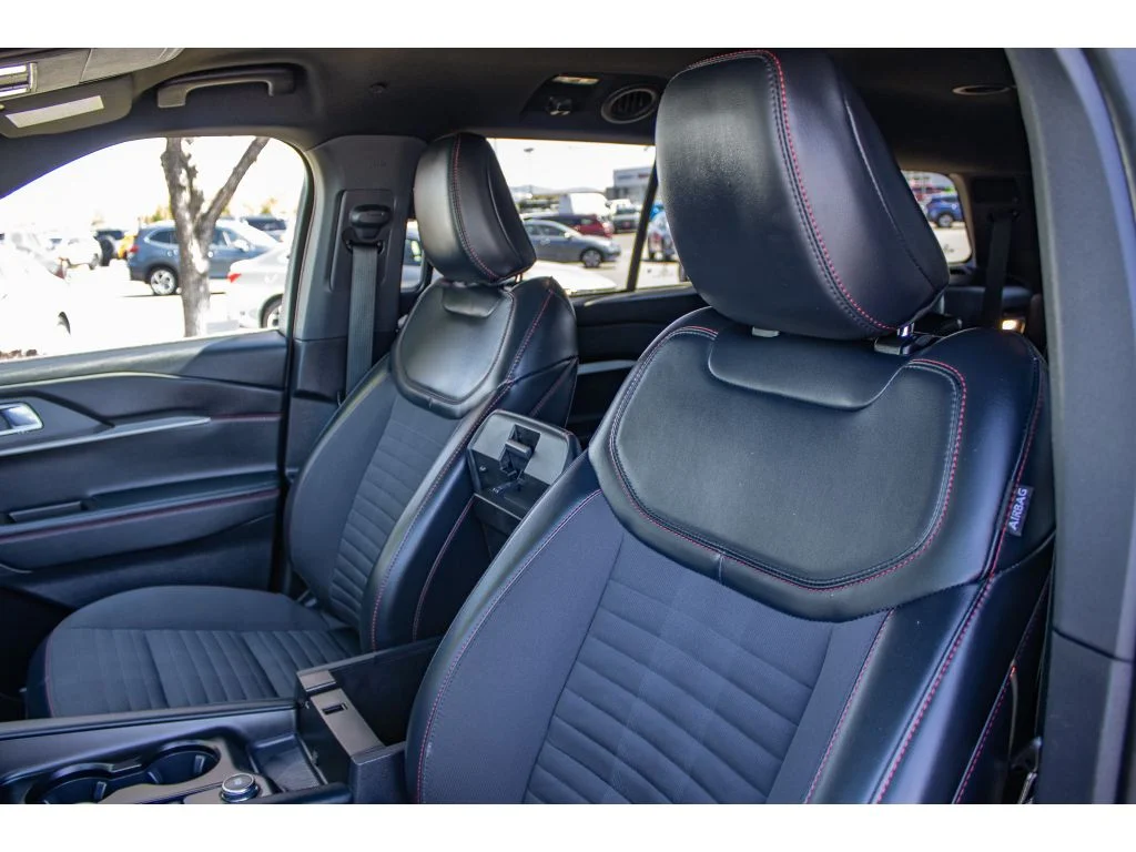 Used 2025 Carbonized Gray Metallic Ford ST-Line image 31