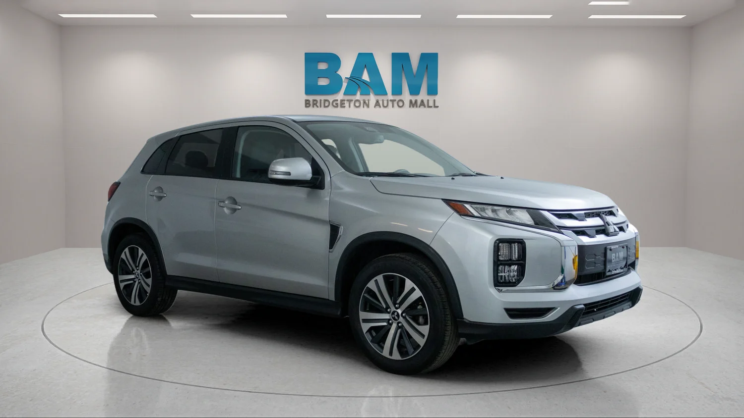 Used 2024 Silver Mitsubishi S image 1