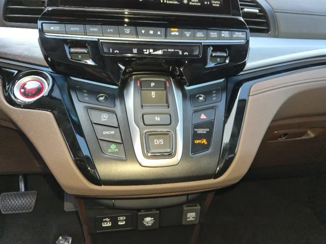 New 2027 Platinum White Pearl Honda Touring image 22