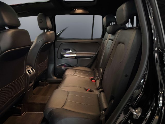 Used 2023 Black Mercedes-Benz GLB 250 image 11