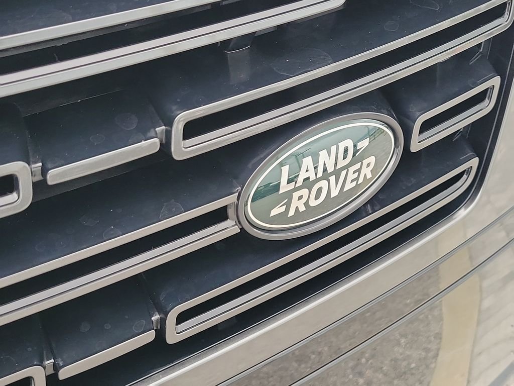 New 2027 Santorini Black Land Rover SE image 10