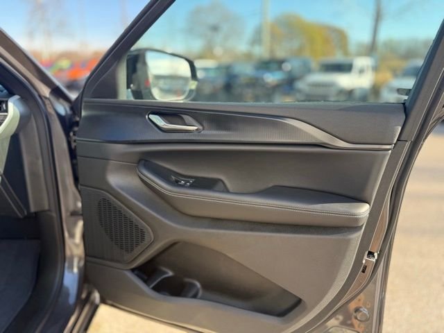 New 2025 Baltic Gray Metallic Clear-Coat Exterior Paint Jeep Altitude X image 34