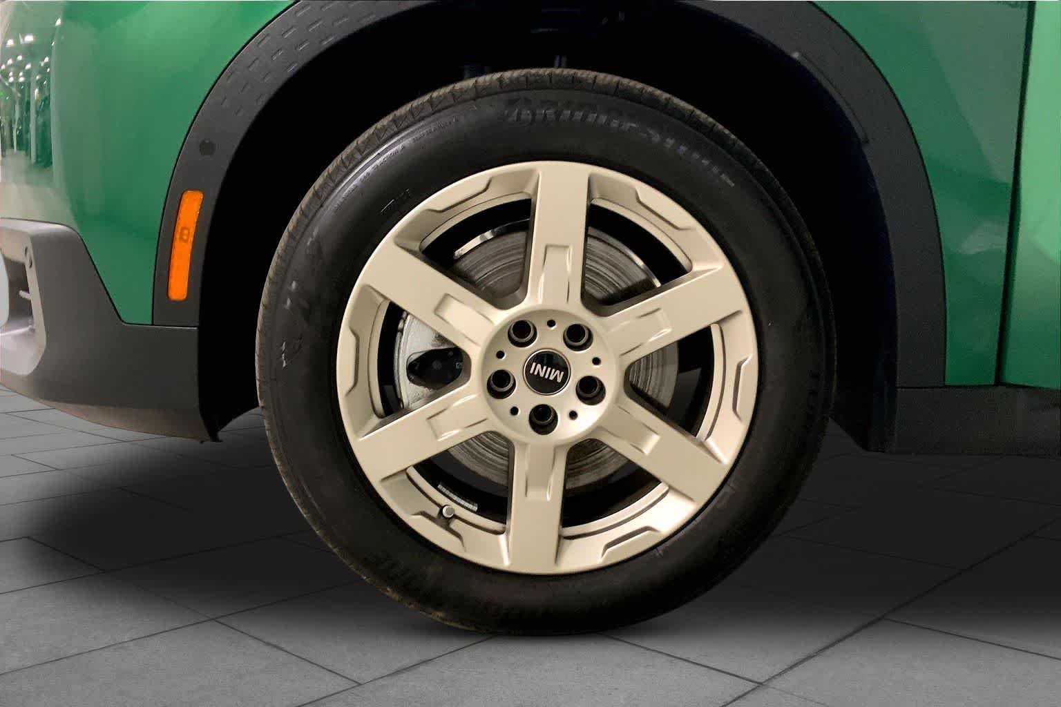 Used 2025 British Racing Green IV Metallic MINI S image 10