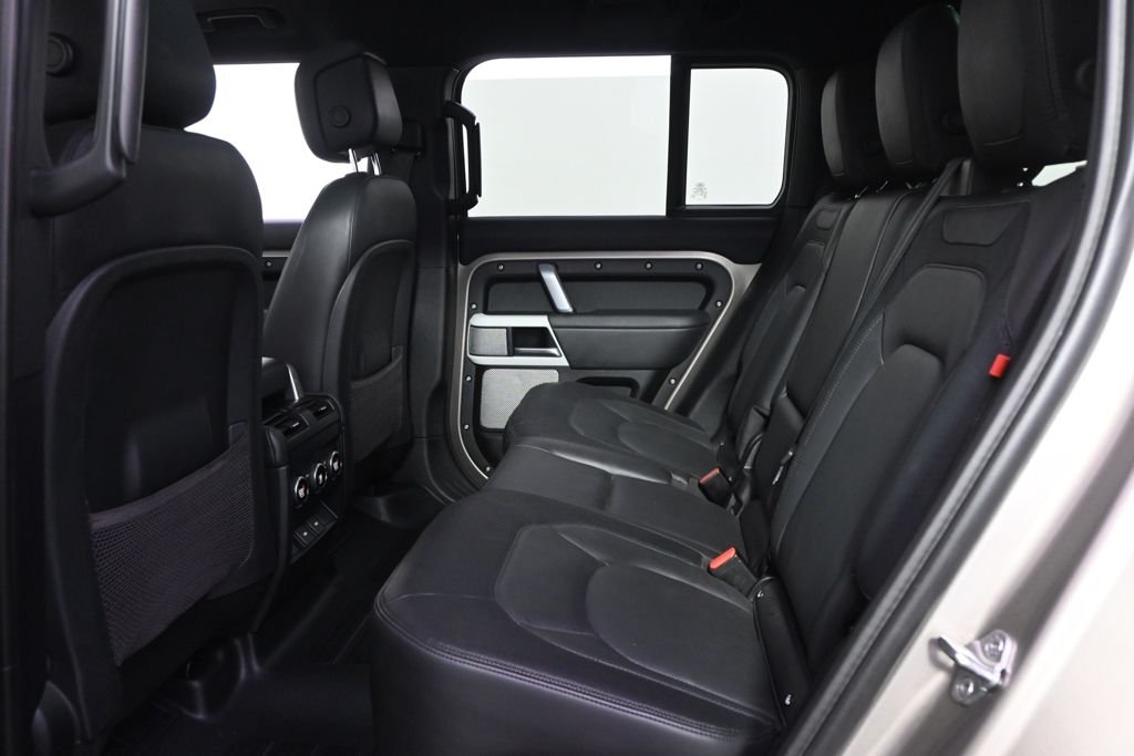 Used 2023  Land Rover X-Dynamic SE image 19
