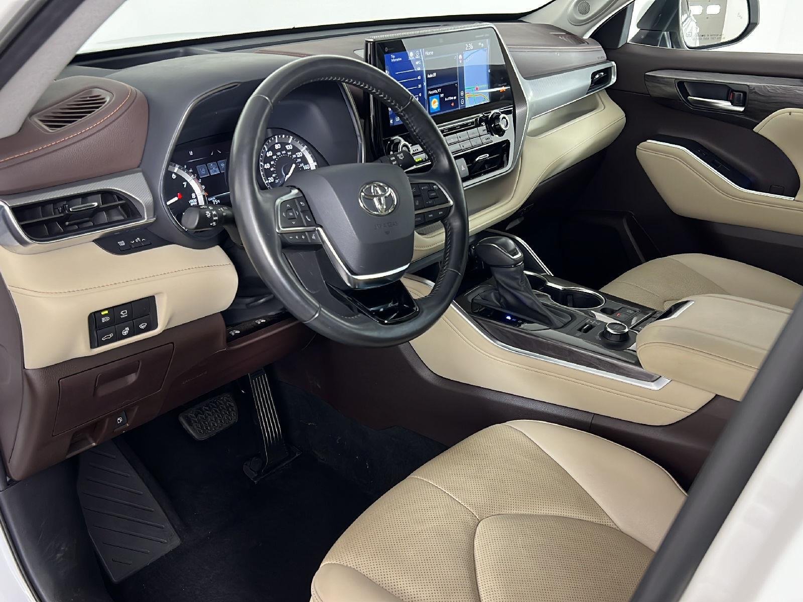 Used 2021 Blizzard Pearl Toyota Platinum image 2