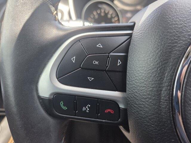 Used 2019 Granite Crystal Metallic Clearcoat Jeep Limited image 12