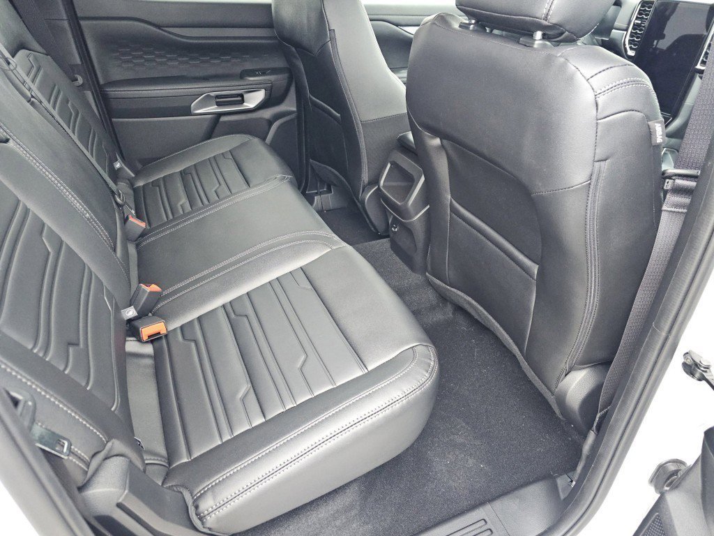 New 2026 Oxford White Ford LARIAT image 5
