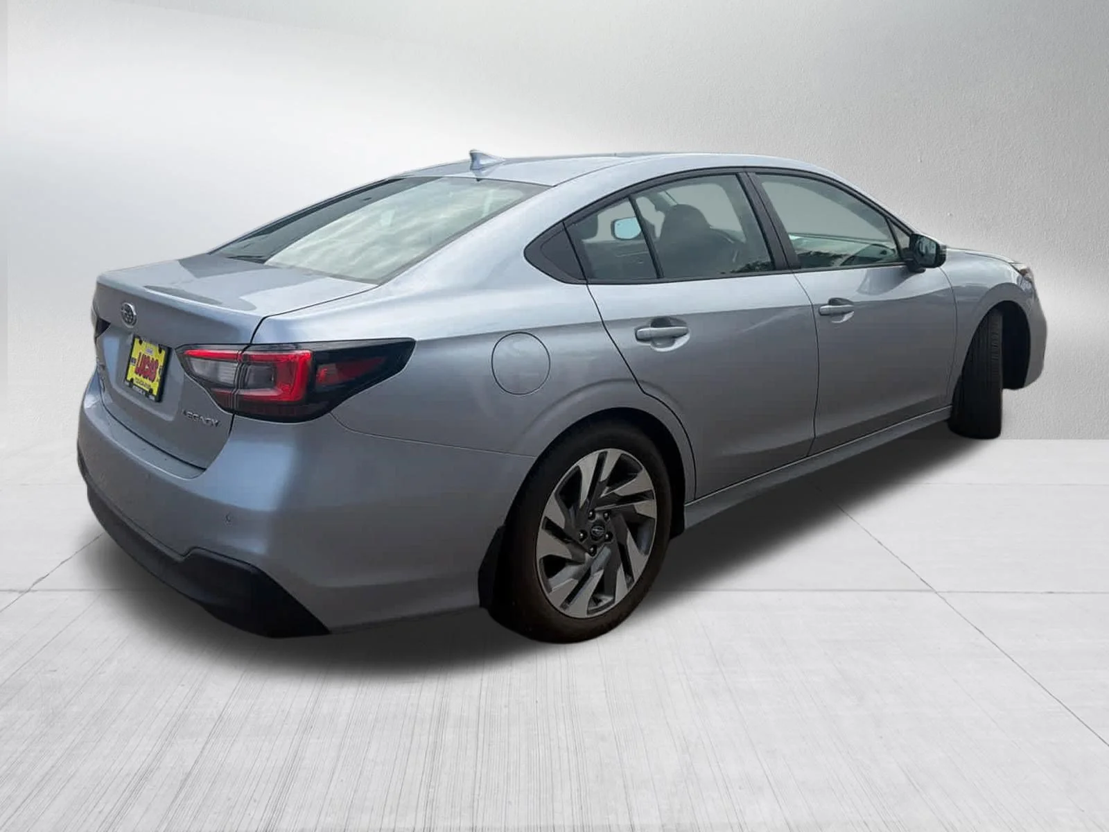 Used 2024 Ice Silver Metallic Subaru Limited image 4