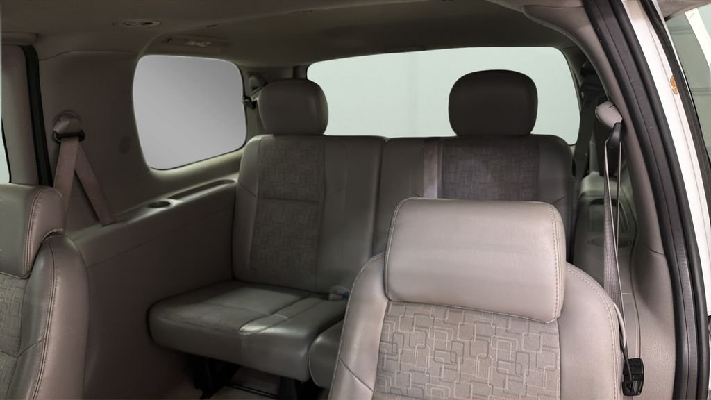 Used 2006 White Pontiac Base image 15