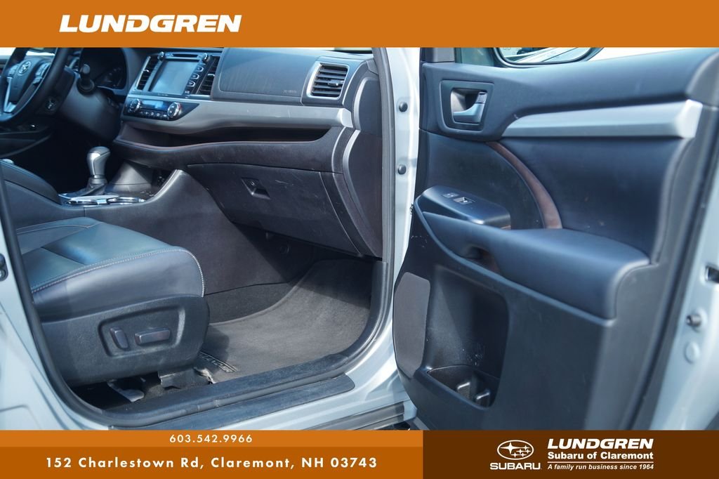 Used 2018 Silver Toyota XLE image 8