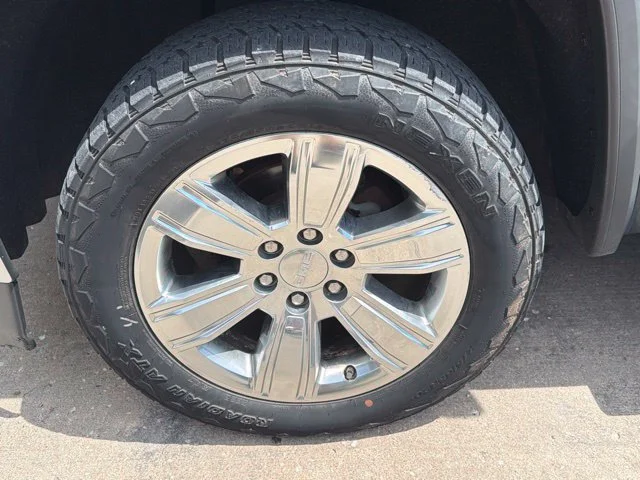 Used 2018 Gray GMC SLT image 11