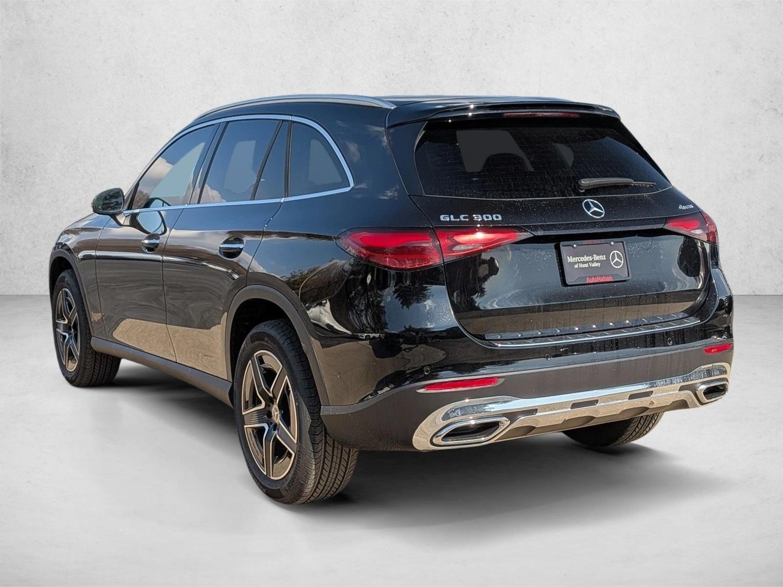 New 2026 Black Mercedes-Benz GLC300 image 9