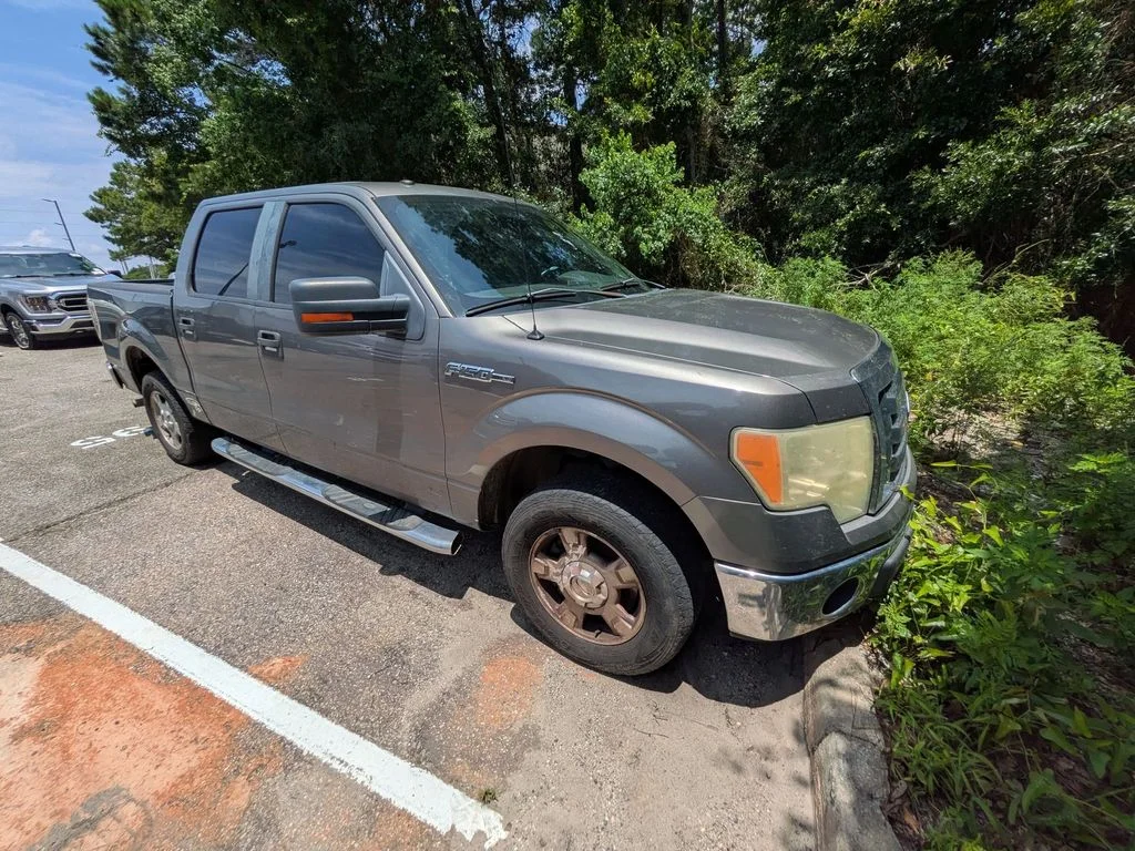 Used 2010 Gray Ford XL image 4