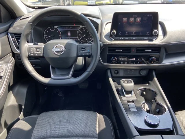 2025 Nissan Rogue SV - Photo 13