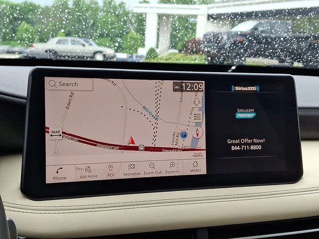 Used 2025 White INFINITI Sensory image 19