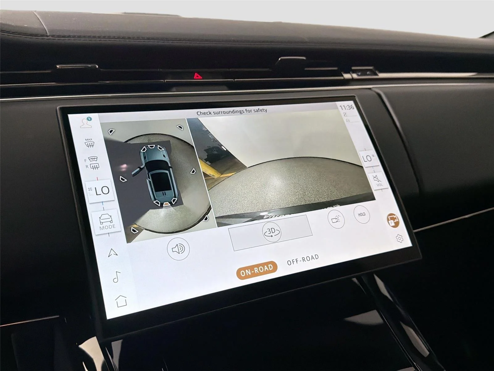 New 2026 Borasco Grey LAND ROVER SE image 13