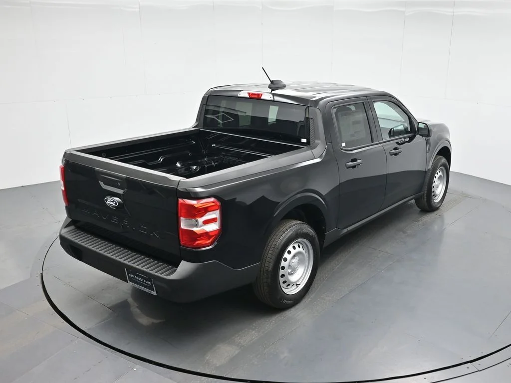 Used 2025 Black Ford XL image 39