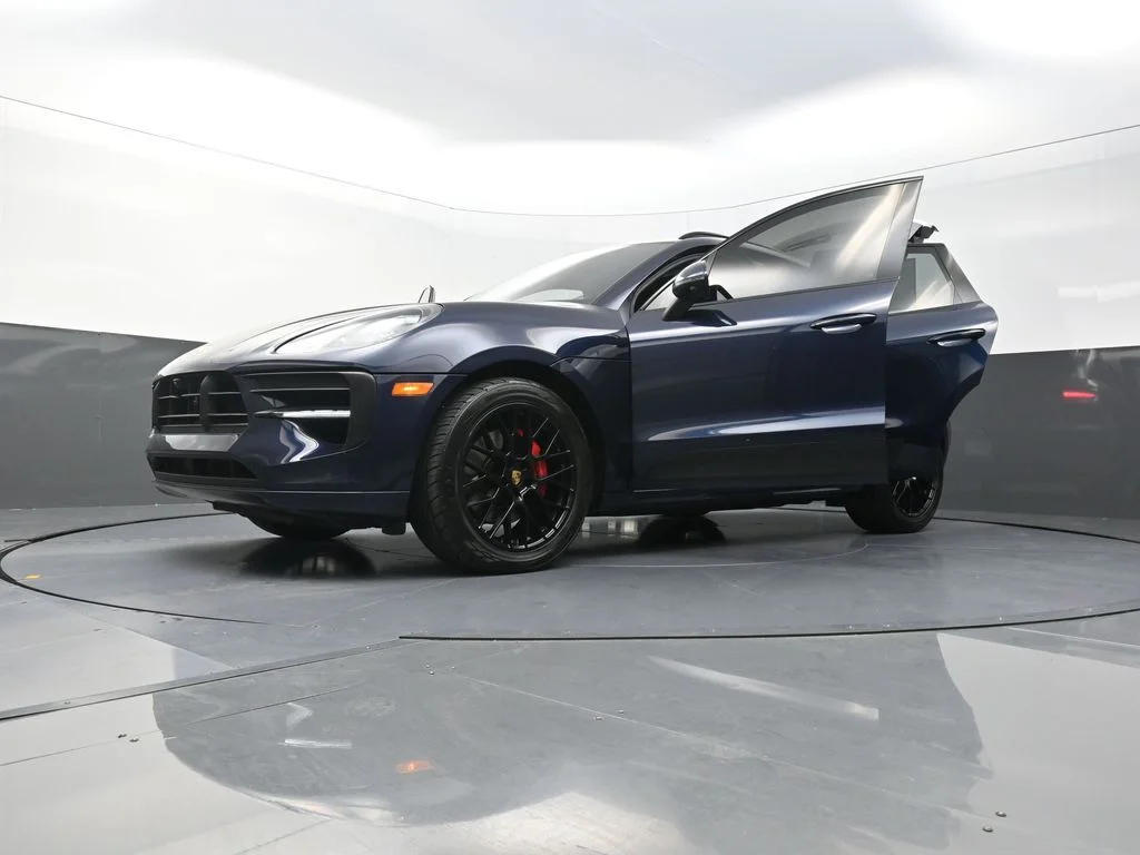 Used 2021  Porsche GTS image 31