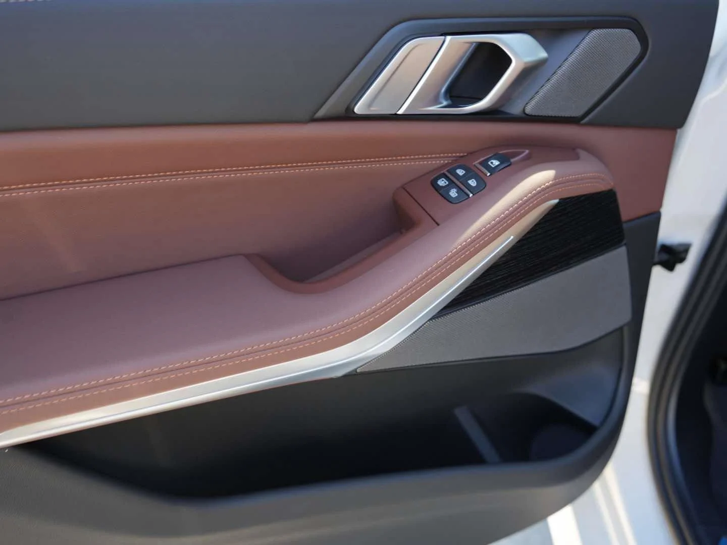 New 2027 Mineral White Metallic BMW xDrive40i image 18