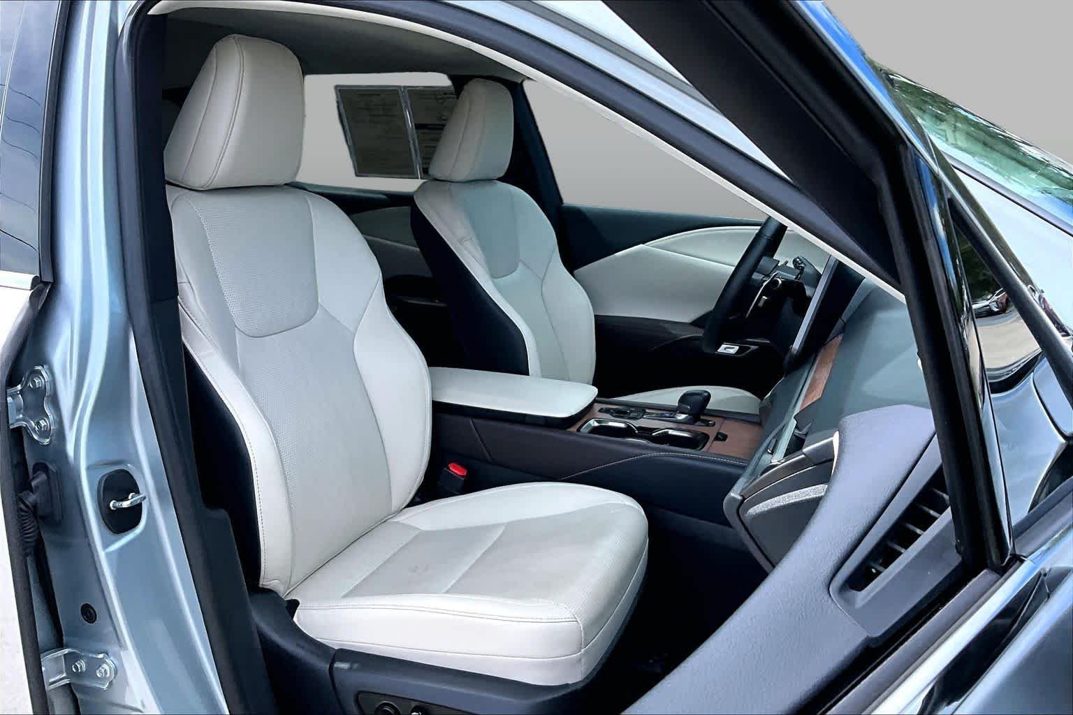 Used 2024 Iridium Lexus Premium Plus image 9