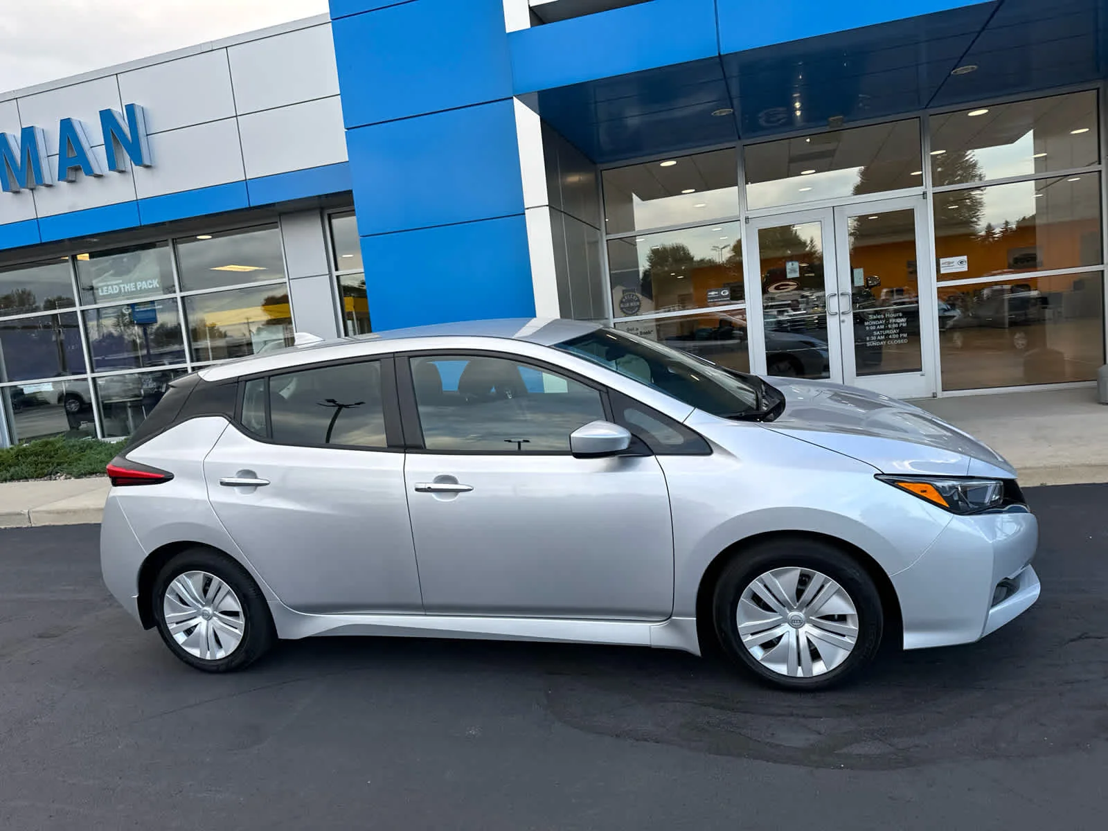 Used 2025 Nissan Leaf S with VIN 1N4AZ1BV2SC563356 for sale in Cedarburg, WI