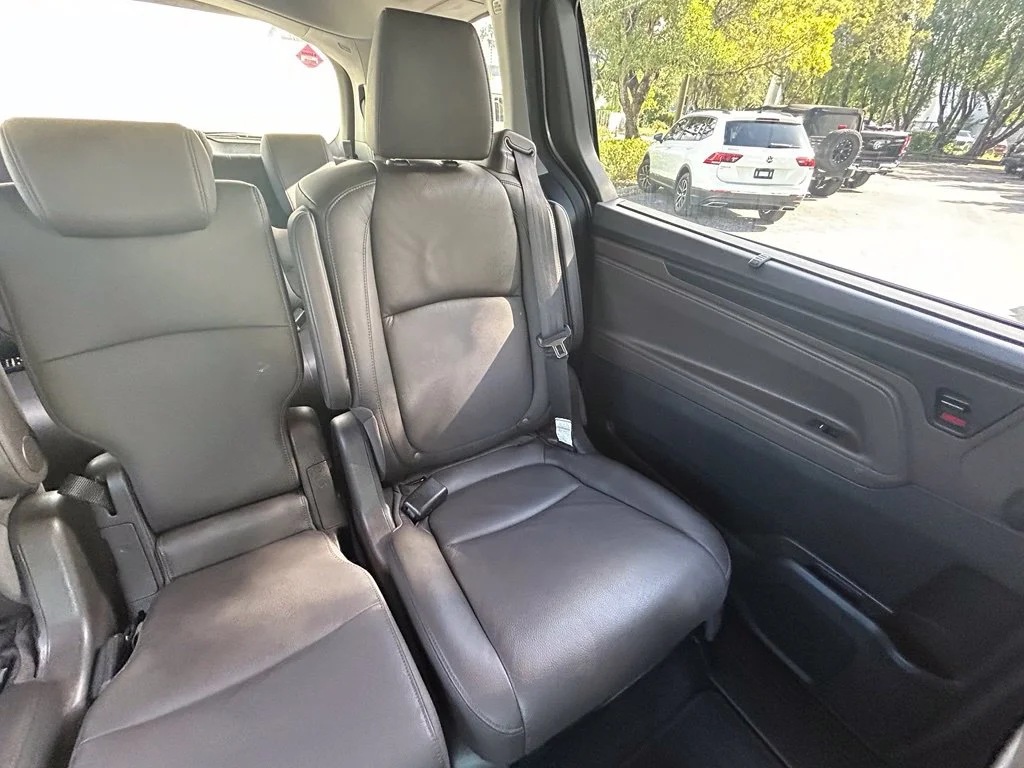Used 2018 Silver Honda EX-L image 14
