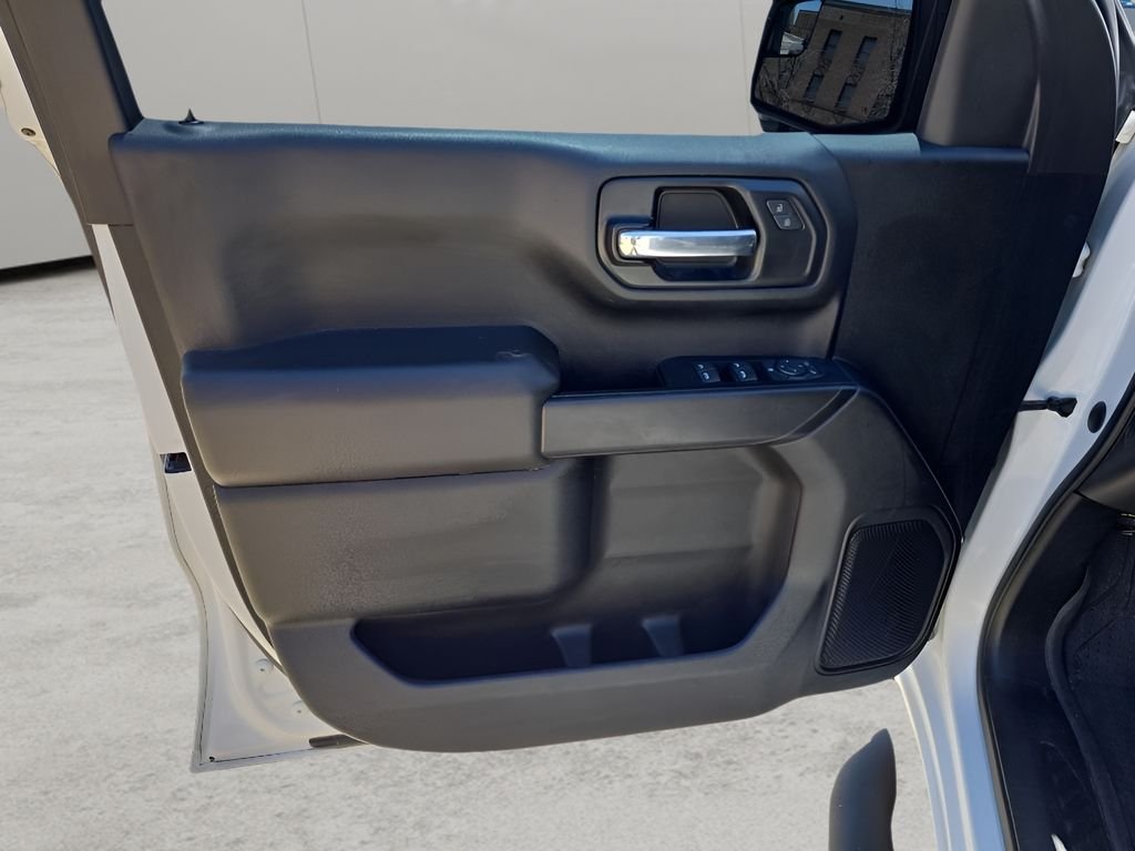 Used 2022 White Chevrolet Custom image 39
