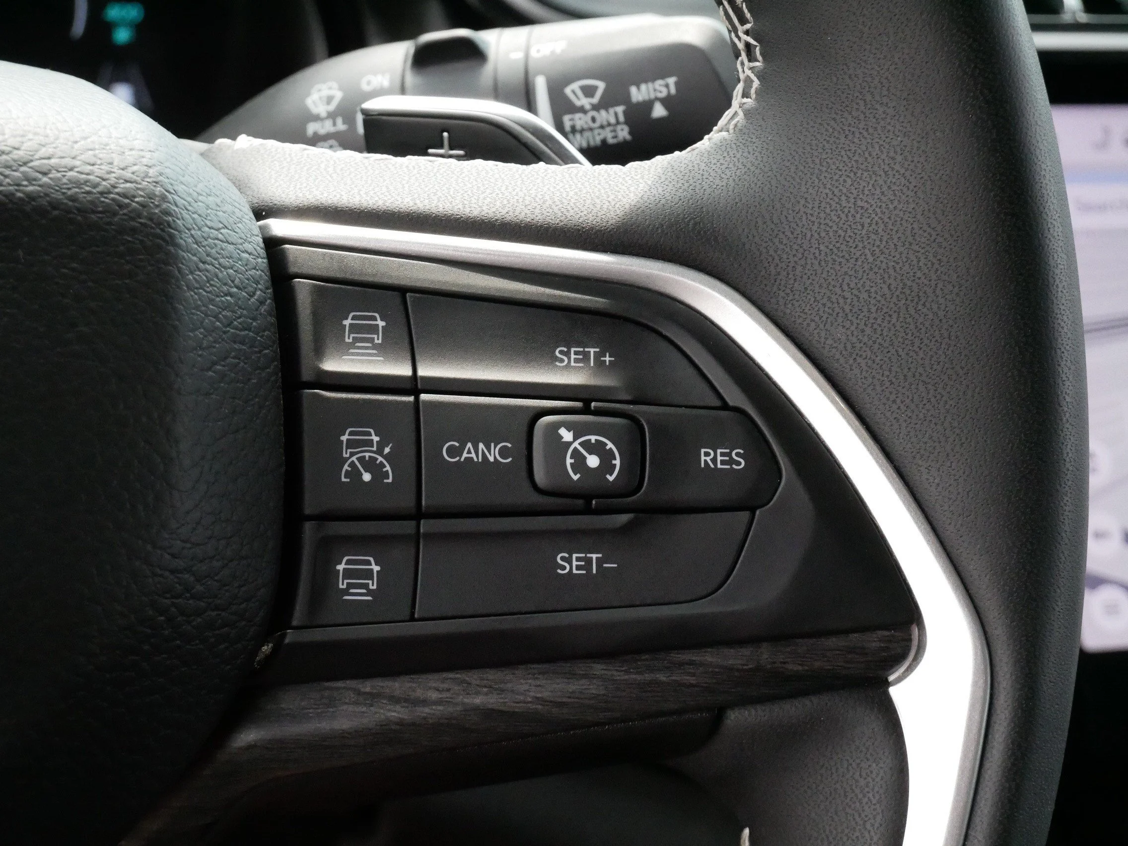 Used 2023 Diamond Black Crystal Pearlcoat Jeep  image 25