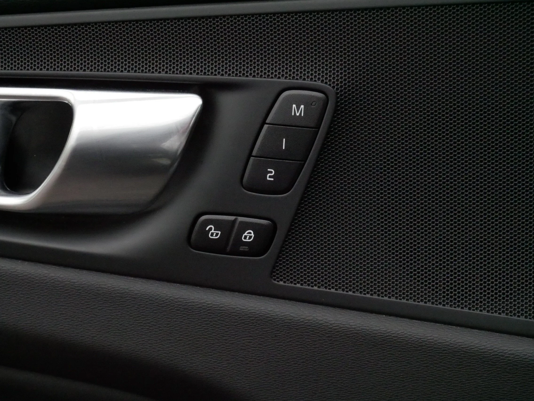 Used 2025 Denim Blue Metallic Volvo Core image 29
