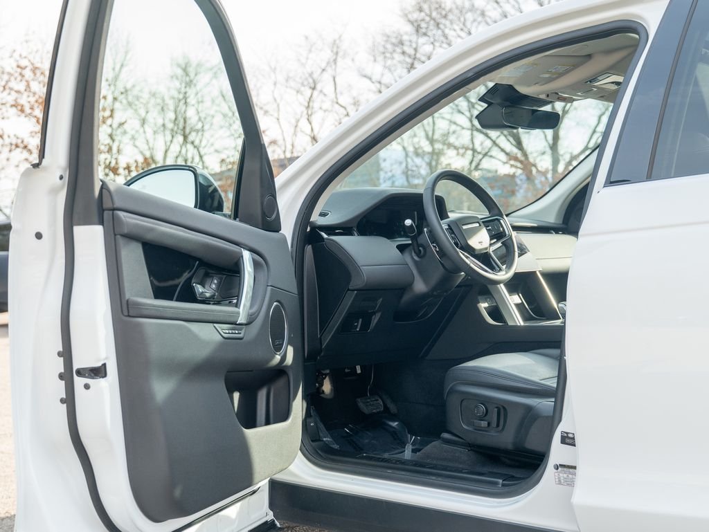 Used 2025 White Land Rover S image 11