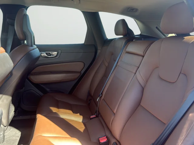 Used 2018 Blue Volvo T5 Momentum image 21