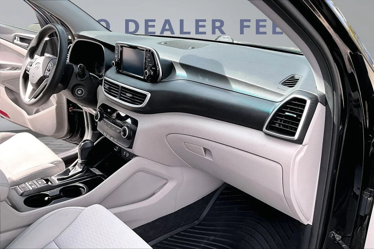 Used 2020  Hyundai SE image 26
