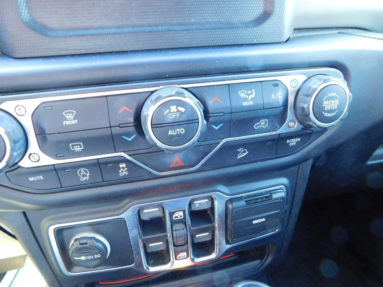 Used 2019 Gray Jeep SPORT S 4X4 image 34