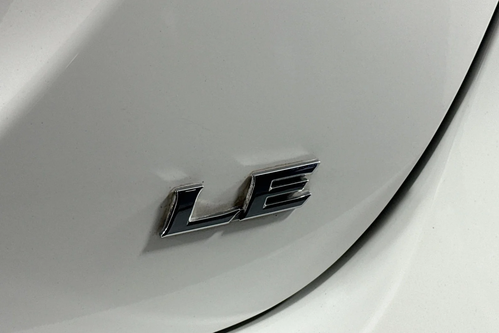 Used 2023 Ice Cap Toyota LE image 8