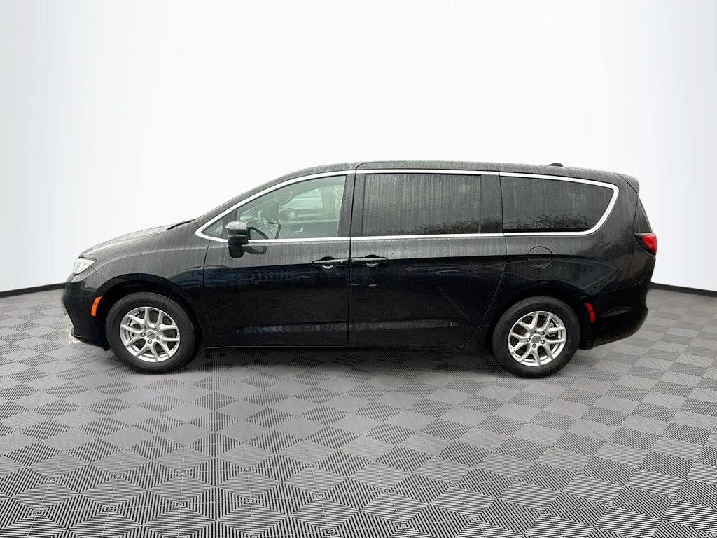 Used 2025 Black Chrysler Select image 9