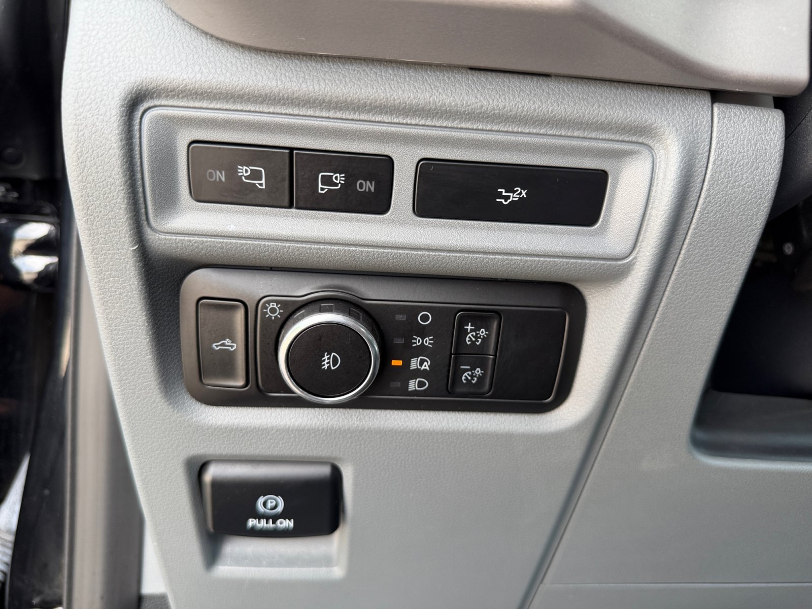 Used 2023 Agate Black Metallic Ford XLT image 25
