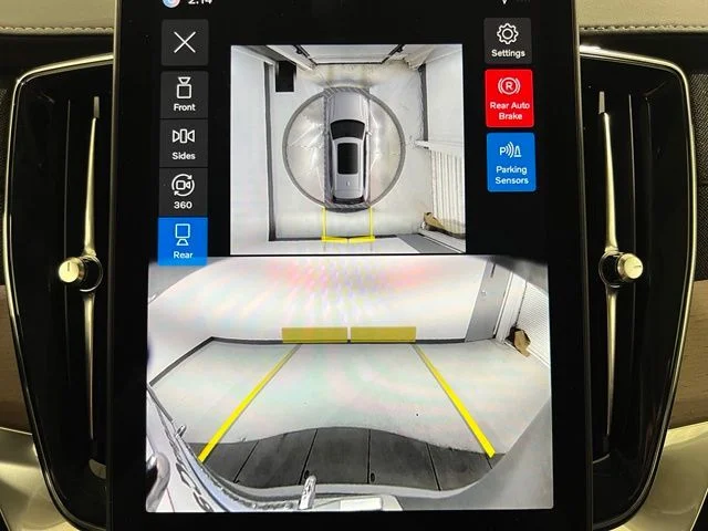 2026 Volvo XC90 Plus - Photo 17