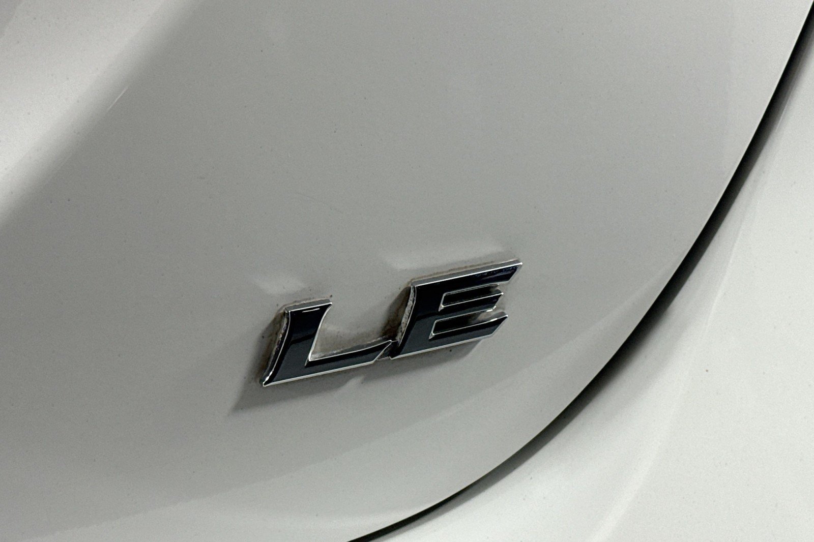 Used 2023 Ice Cap Toyota LE image 8