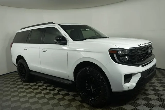 New 2026 Oxford White Ford Platinum® image 2