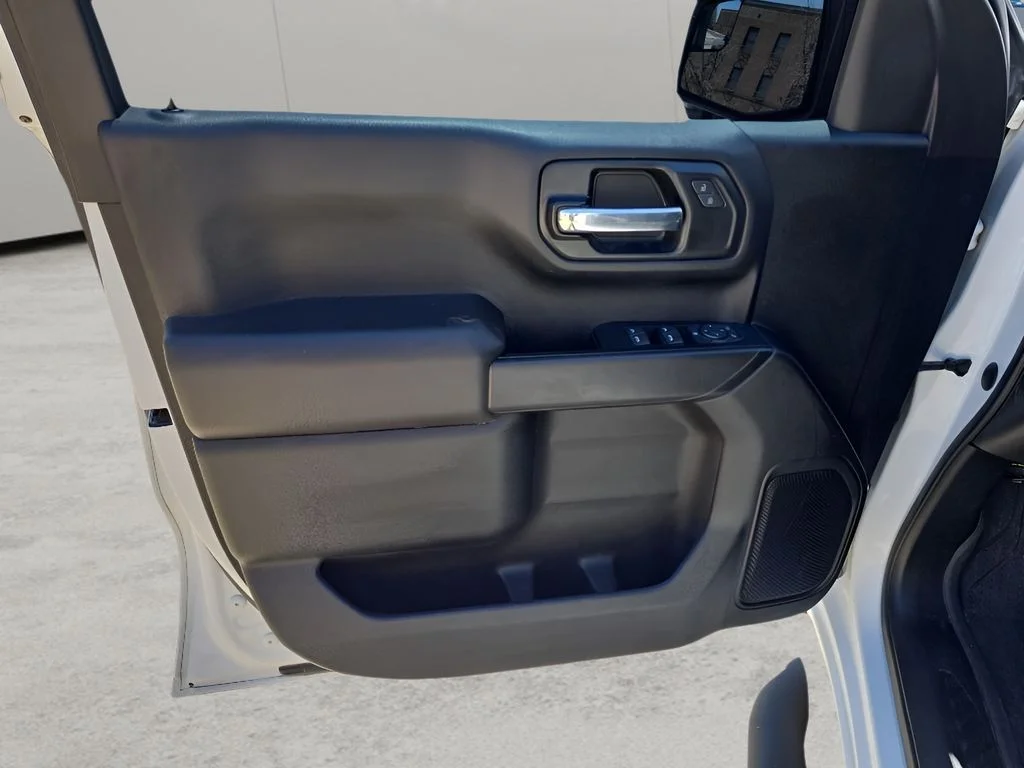 Used 2022 White Chevrolet Custom image 39